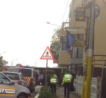 Accident GRAV, în Valu: două autoturisme şi un autocar cu jandarmi au intrat în coliziune: 9 victime! - galerie foto